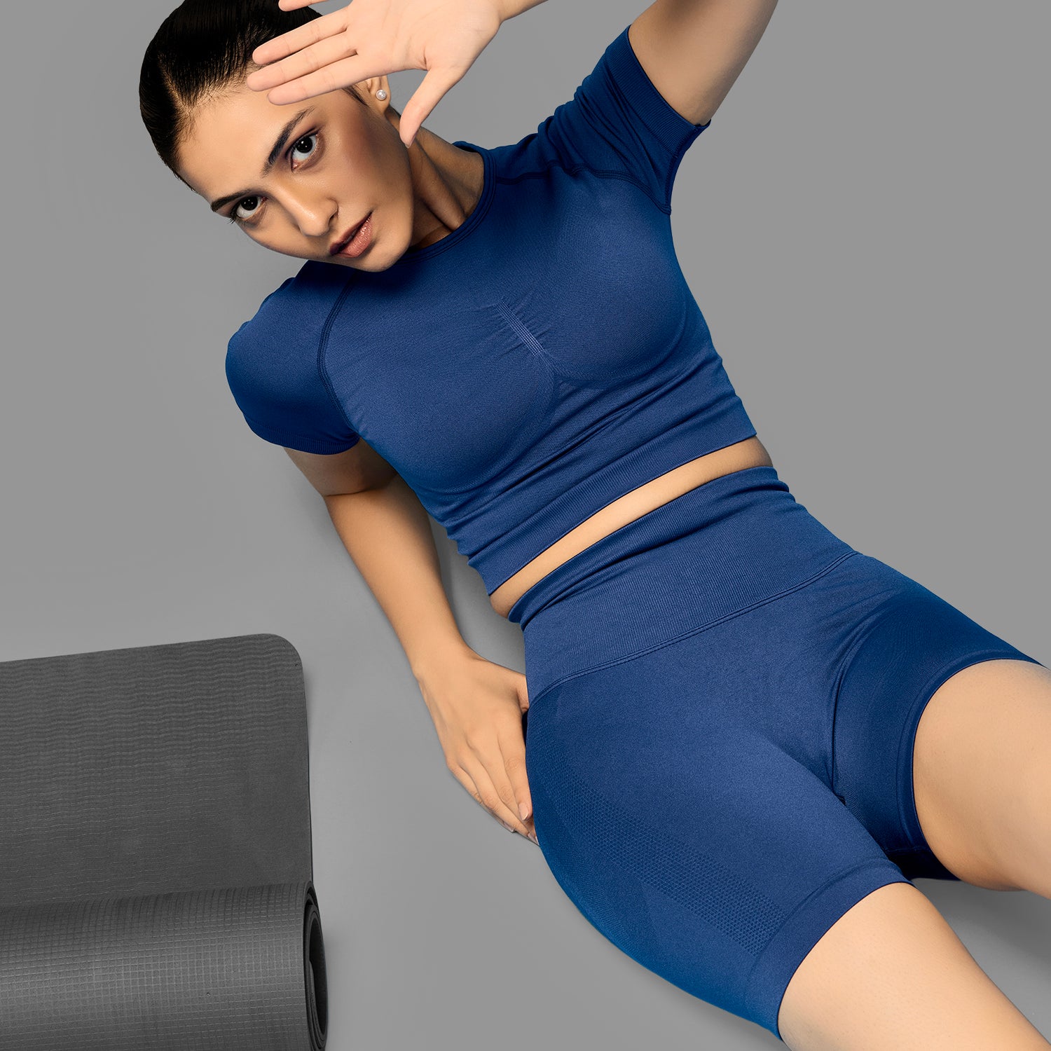 Limitless Snatched high waisted ruched back shorts - Navy Blue