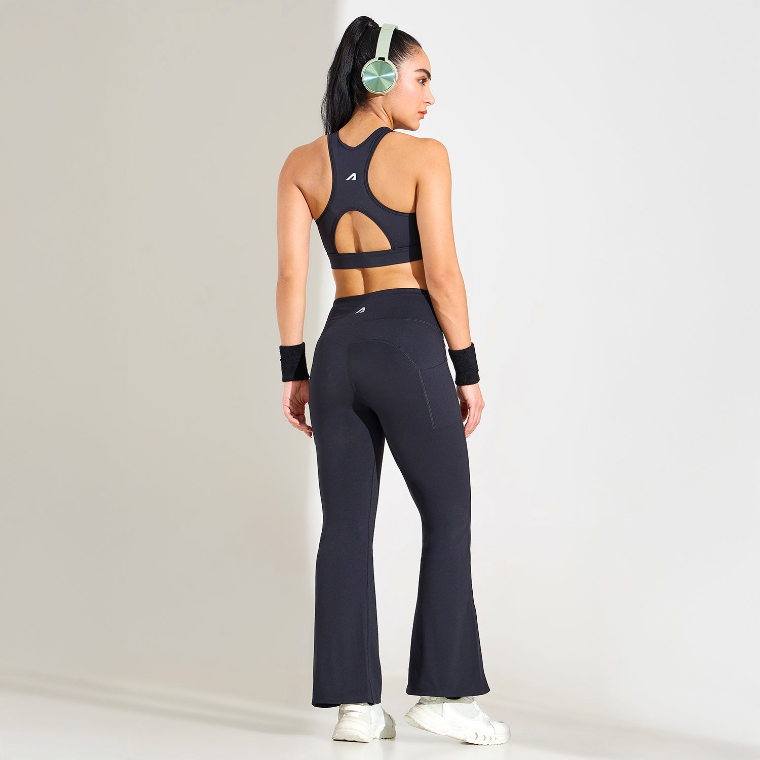 Training Move Free- Flare Pants